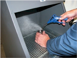 Use the Royal Blow-Off Station to remove coolant, chips & dust from machined parts.